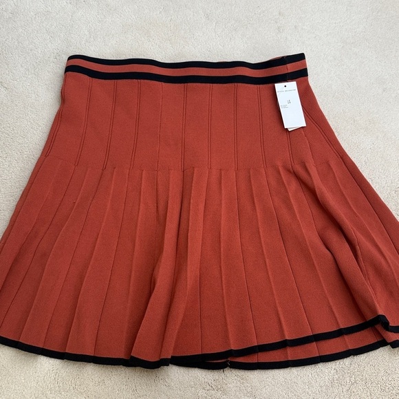 House of Harlow Knit Sweater & Pleated Skirt Set Rust w/ Black Trim Size L NWT - Picture 6 of 12